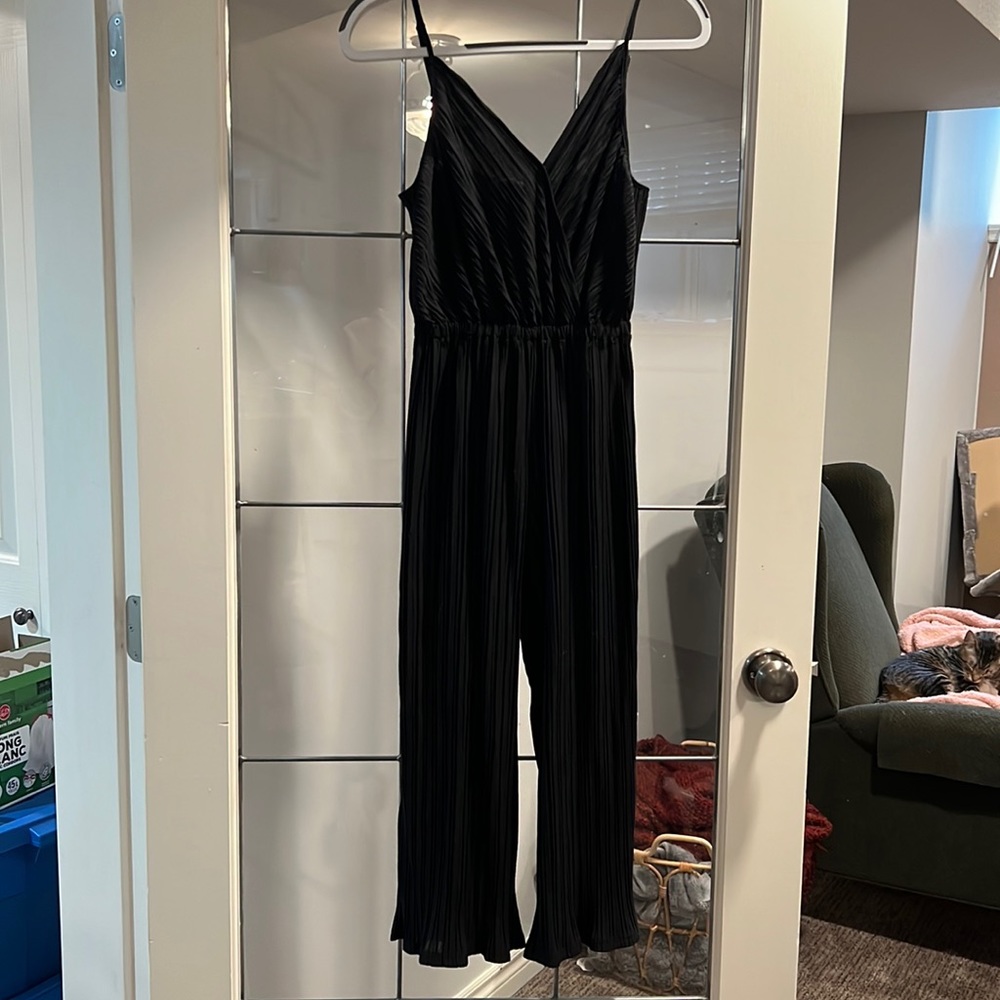 Stunning black pleated jumper